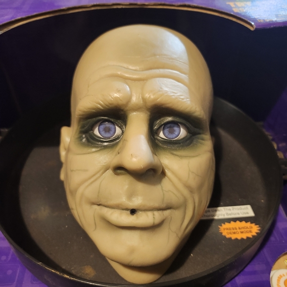 Gemmy Vintage "WANDERING EYE" Halloween Uncle Fester Candy Dish Motion Activated - Picture 6 of 8